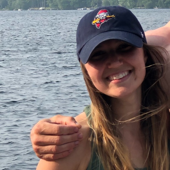 Meet your Posher, Caroline - Picture 1 of 1